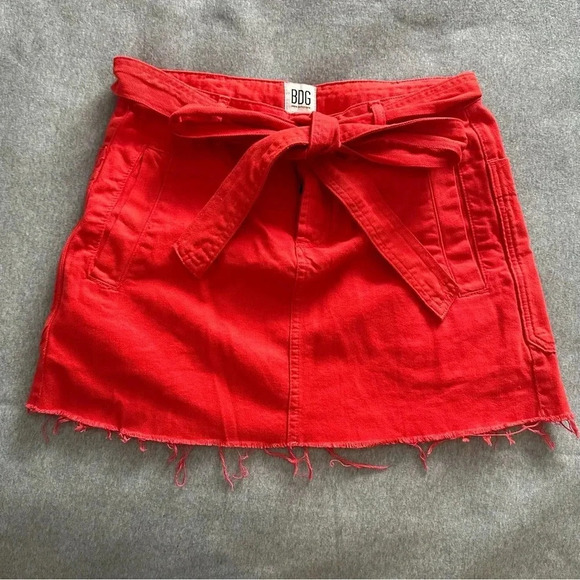 BDG Urban Outfitters Twill Frayed Mini Skirt red size M - Picture 3 of 10